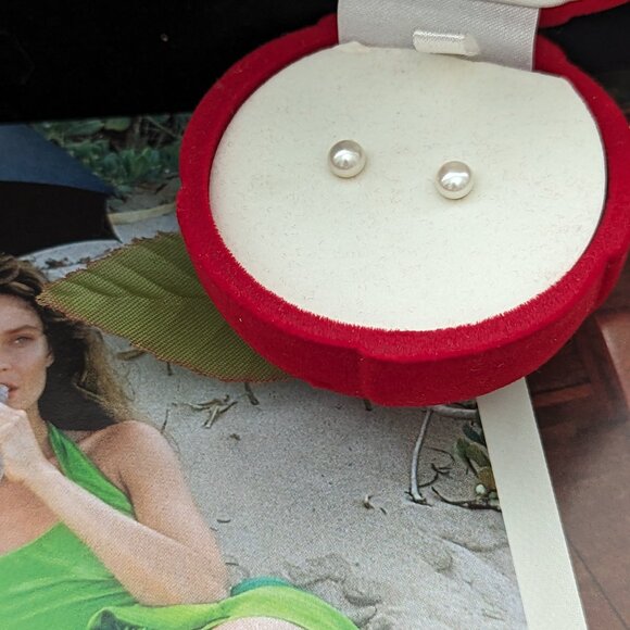 Earrings on an Apple Pearl Pierced Post Petite 8mm diam Steel Posts Avon - Picture 8 of 8